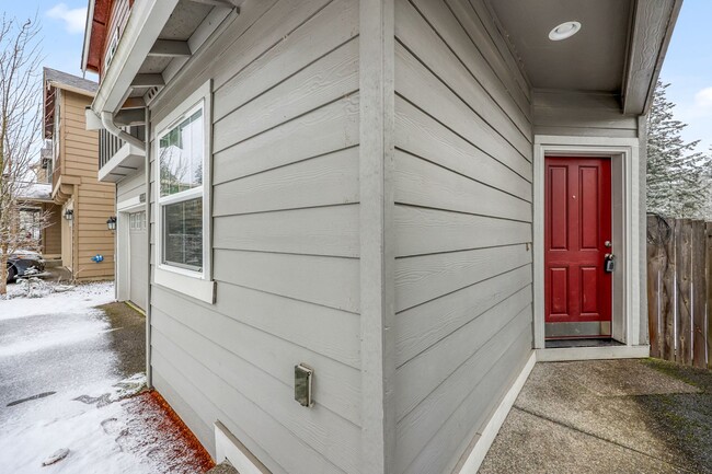 Building Photo - MOVE IN READY! 4 bed plus den - easy I-5 a...