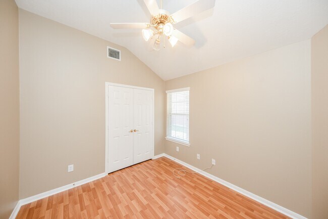 Building Photo - 19247 Dillsbury Ct