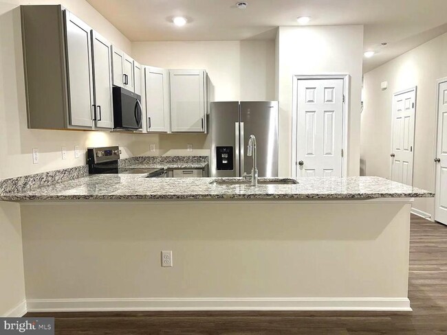 Building Photo - 155 Rae Ct