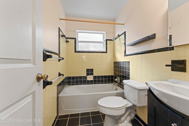 Building Photo - 2108 Bignonia St