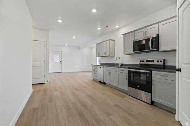 Building Photo - 1538 E Livi Ln