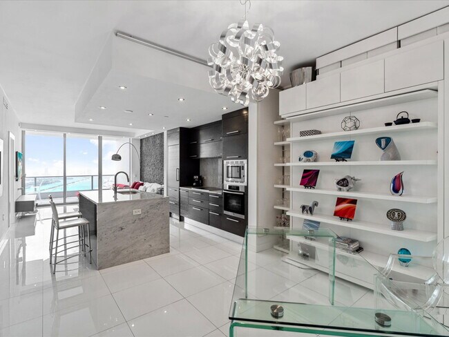 Building Photo - 900 Biscayne Blvd