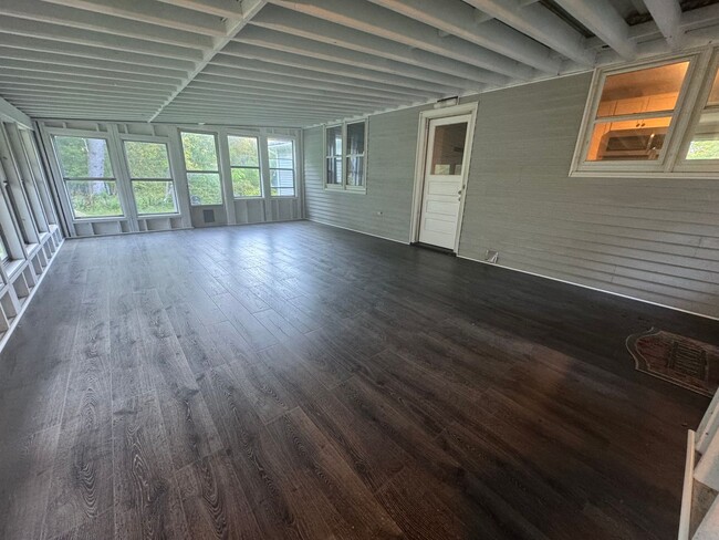 Building Photo - Beautiful Single Family Home in Quiet Neig...