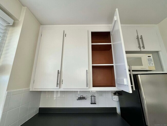 Building Photo - 30 Glenbrook Rd