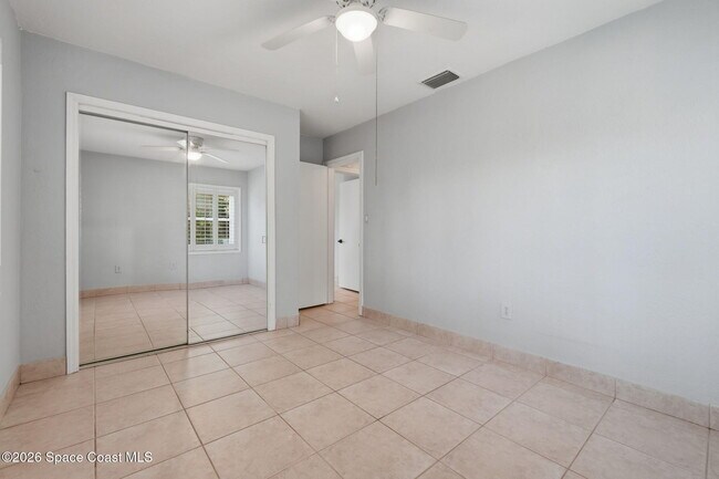 Building Photo - 394 Royal Palm Dr