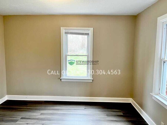 Building Photo - 133 Catherine St