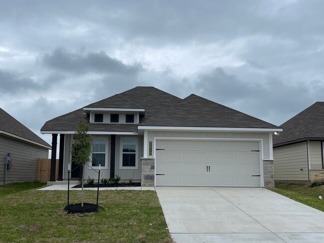 Building Photo - Spacious Single-Family Home Available Now!
