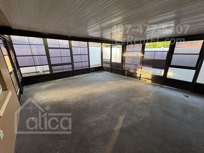 Building Photo - 5631 Canosa Dr