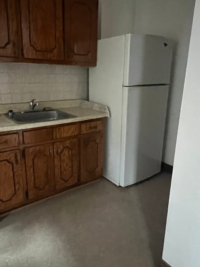 Kitchen - 3840 N Wilton Ave