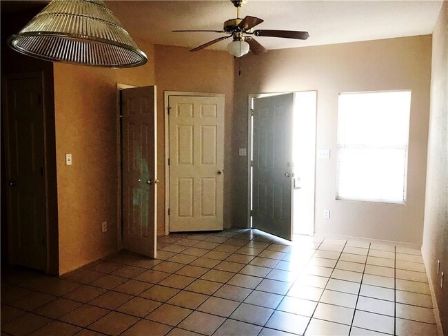 Building Photo - 6405 Salas Ln