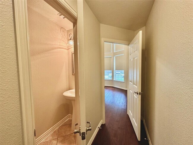 Building Photo - 26223 Longmont Park Ln