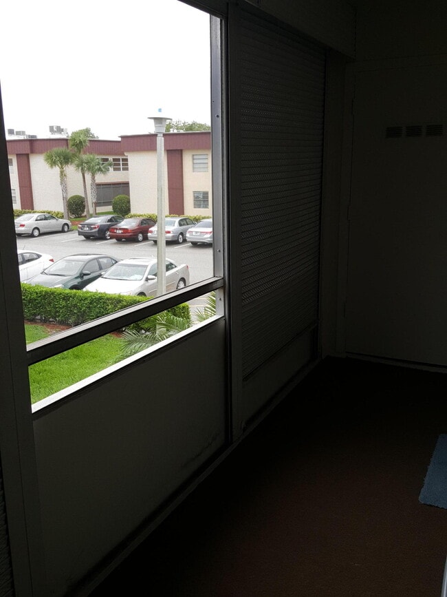 Building Photo - 83 Capri B