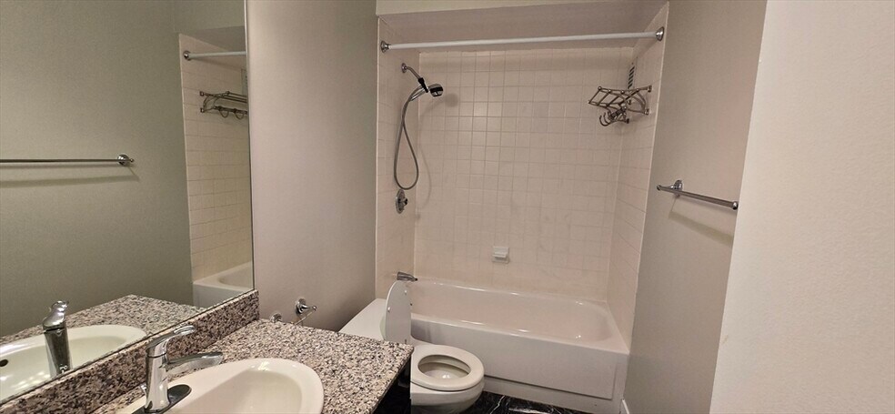 Building Photo - 33 Pond Ave