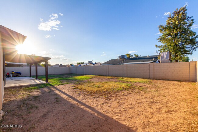 Building Photo - 1602 W Rockwood Dr