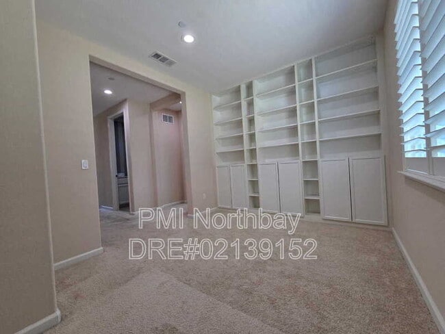 Building Photo - 308 Aster St