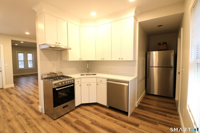 Building Photo - 6 Mary St