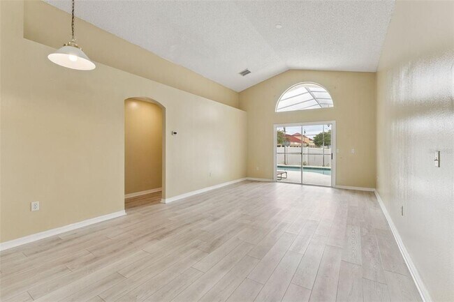 Building Photo - 439 Majesty Dr