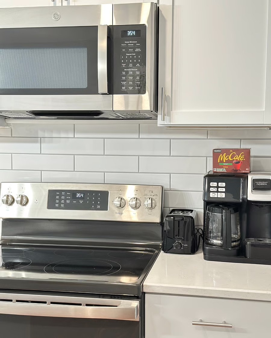 Building Photo - 22 Allessio St