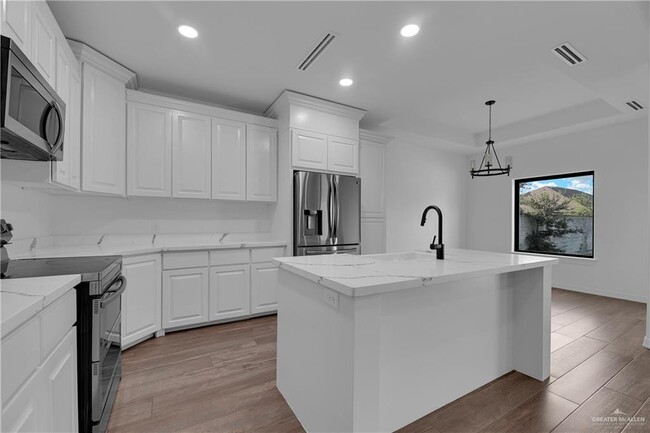 Building Photo - 4000 W Hackberry Ave