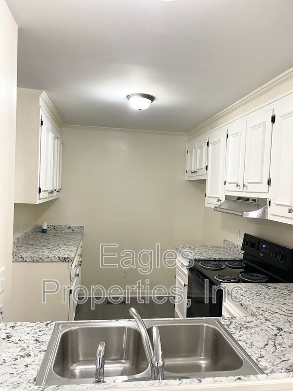 Building Photo - 1209 N John St