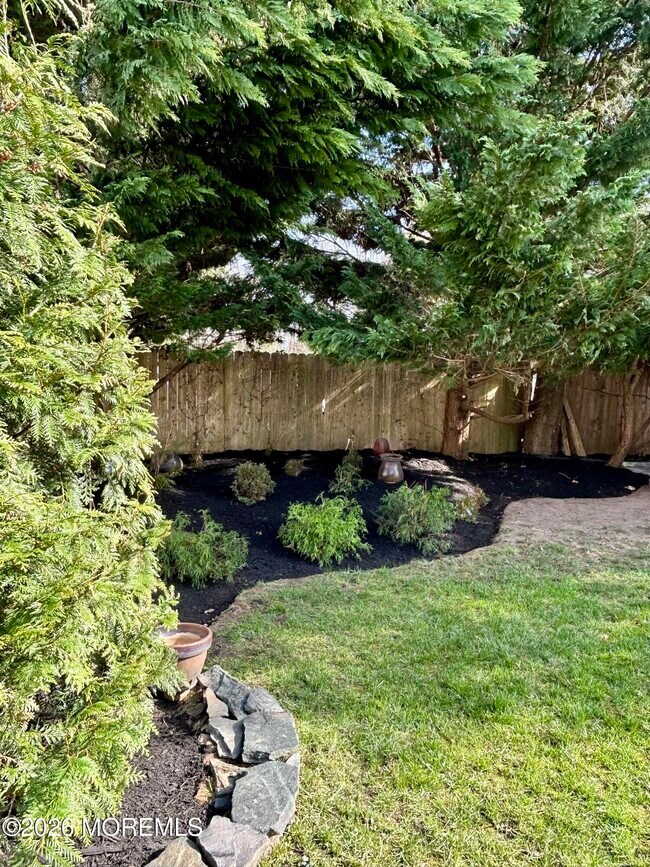 Building Photo - 82 3rd St