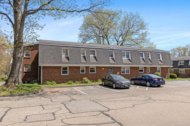Primary Photo - 339 Dunfey Ln