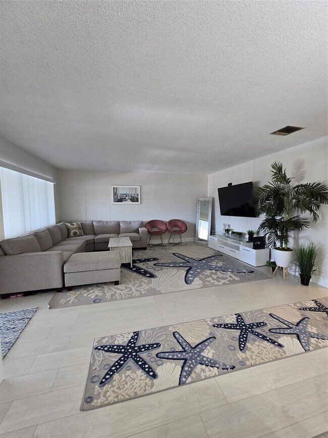 Building Photo - 2109 NE 68th St