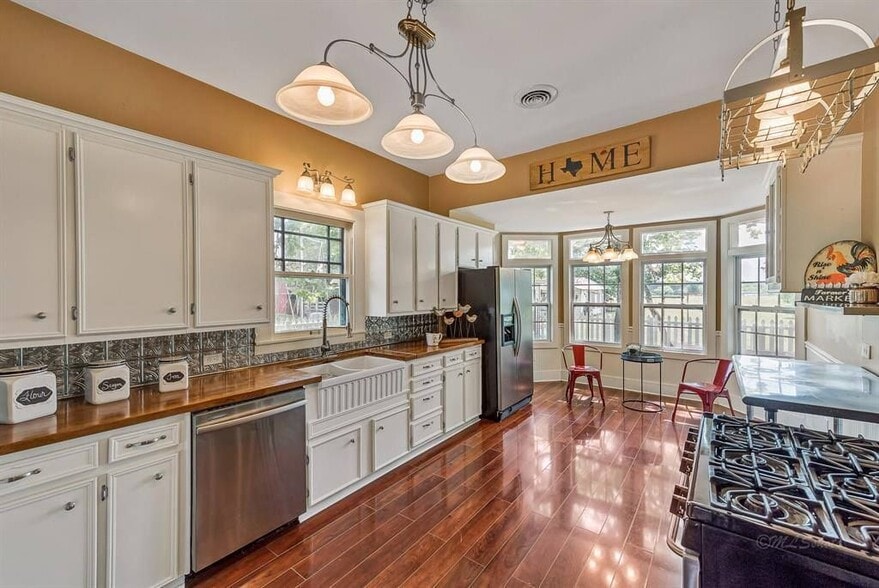 Kitchen - 10152 FM949