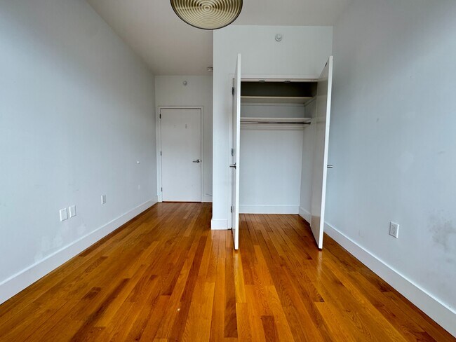 Building Photo - 836 Bergen St