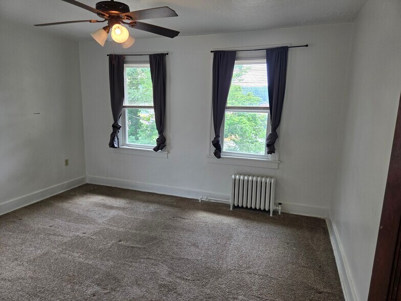 Living Room - 523 Castle Shannon Blvd