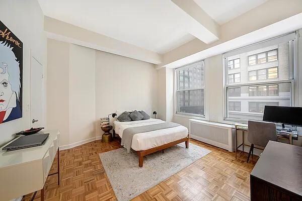 Primary Photo - 425 Park Ave S