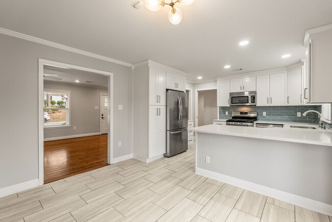 Building Photo - 2420 Durwood-