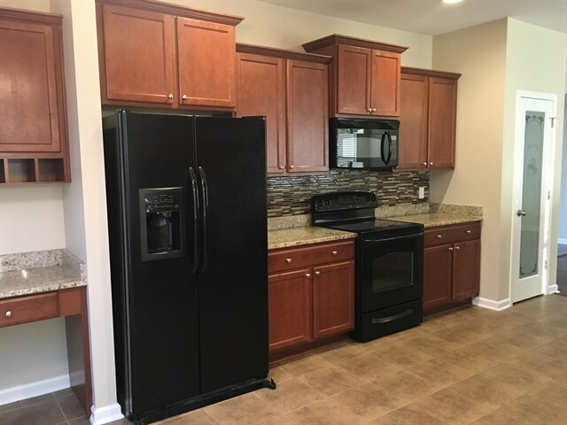 Building Photo - 715 Canyon Dr