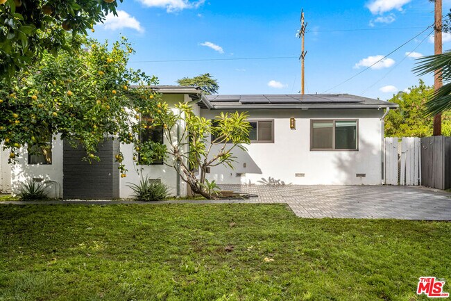 Building Photo - 14034 Valerio St