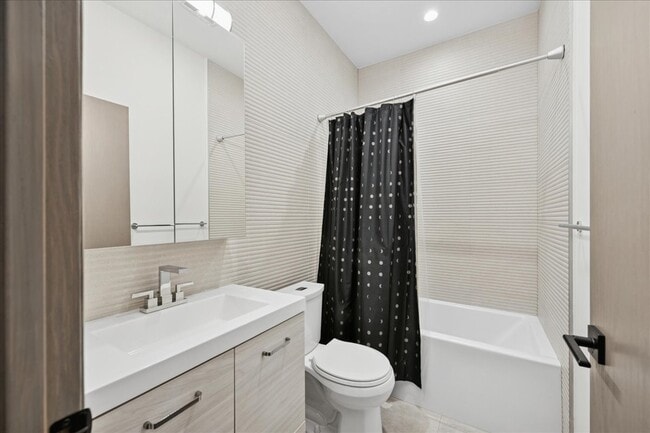 Building Photo - 4321 N Cicero Ave