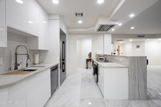 Building Photo - 1040 W Osborn Rd