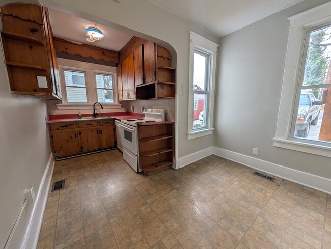 Building Photo - 101 Thomas Rd