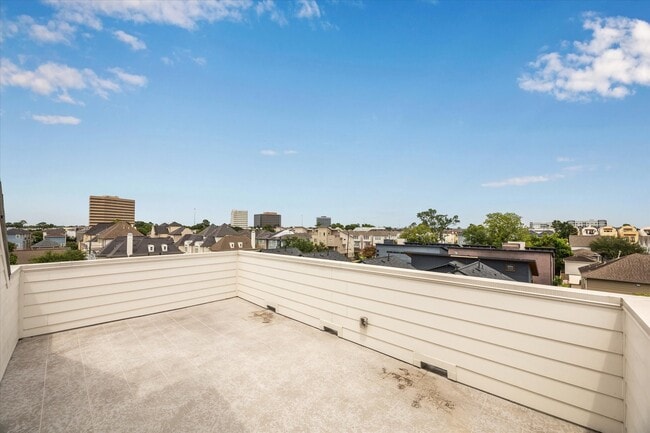 Building Photo - 1405 W 23rd St