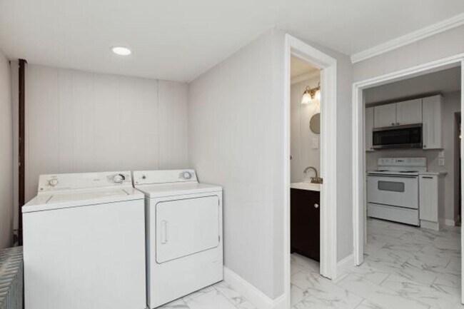 Building Photo - Beautiful 3 bedroom, 1.5 bath twin home in Conshohocken Available for Rent!