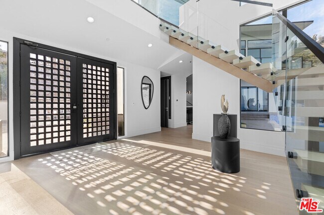 Building Photo - 6380 Meadows Ct