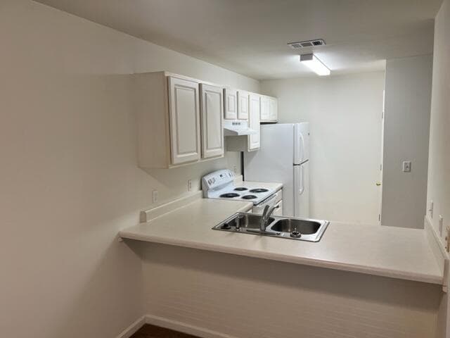 Building Photo - 879 Fairview Dr