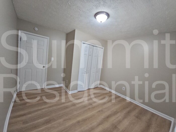 Building Photo - 5950 Stonewall Dr