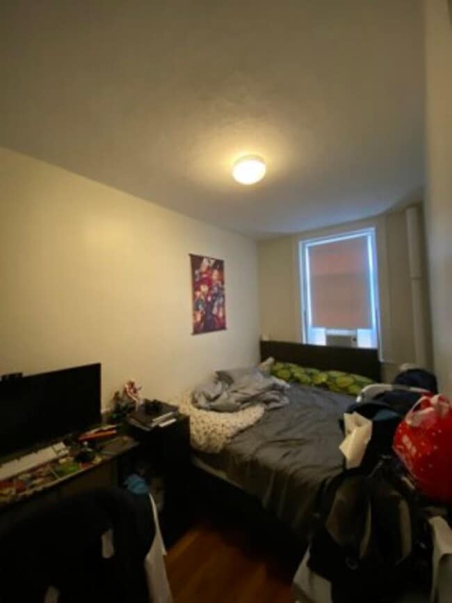 Building Photo - Allston 2 Bed Apt. - 9/1   NO FEE. H/HW Included.