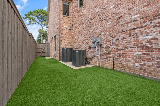 Building Photo - Open Concept custom build by Hudson Co in Highland Park!