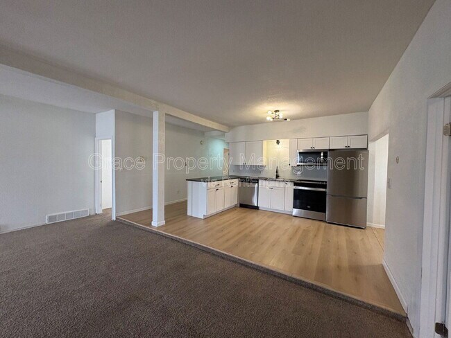 Building Photo - 635 Cedar St