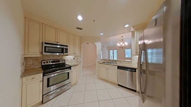 Building Photo - Luxury 3/2 Reunion Condo