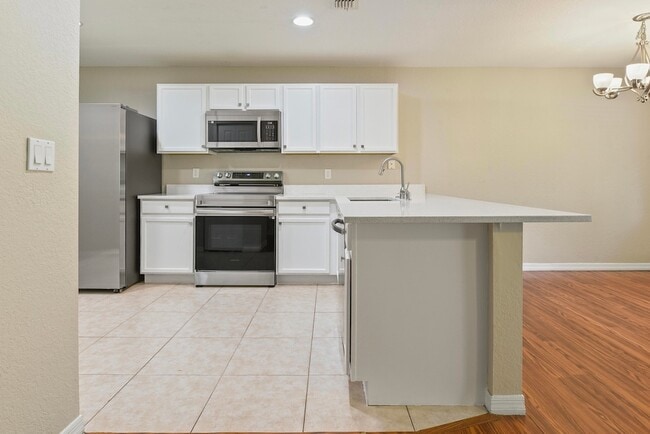 Building Photo - 2205 Marshfield Ct