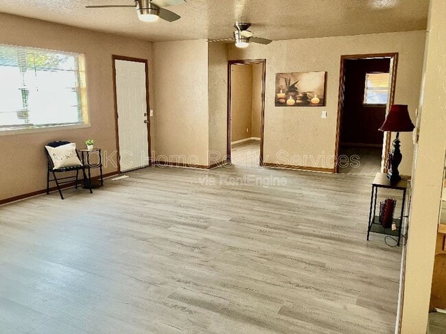 Building Photo - 118 SW 1st St