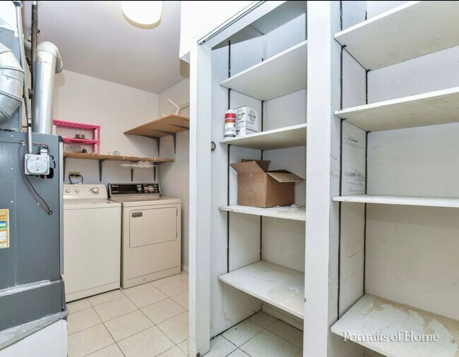 Building Photo - 1587 Stonehill Ct