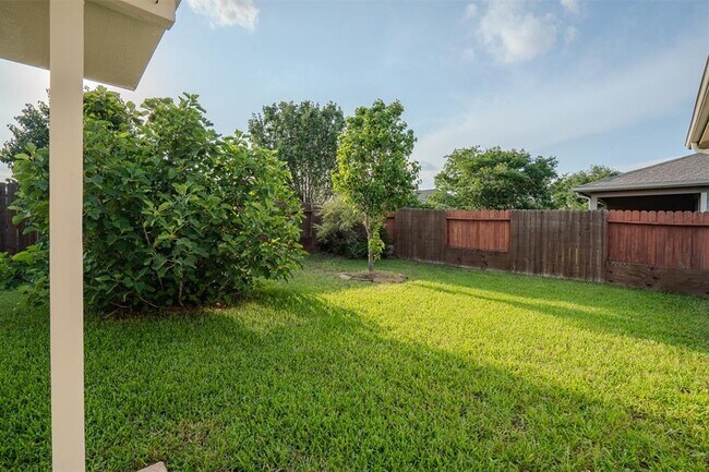 Building Photo - 2727 Roaring Oaks Ln
